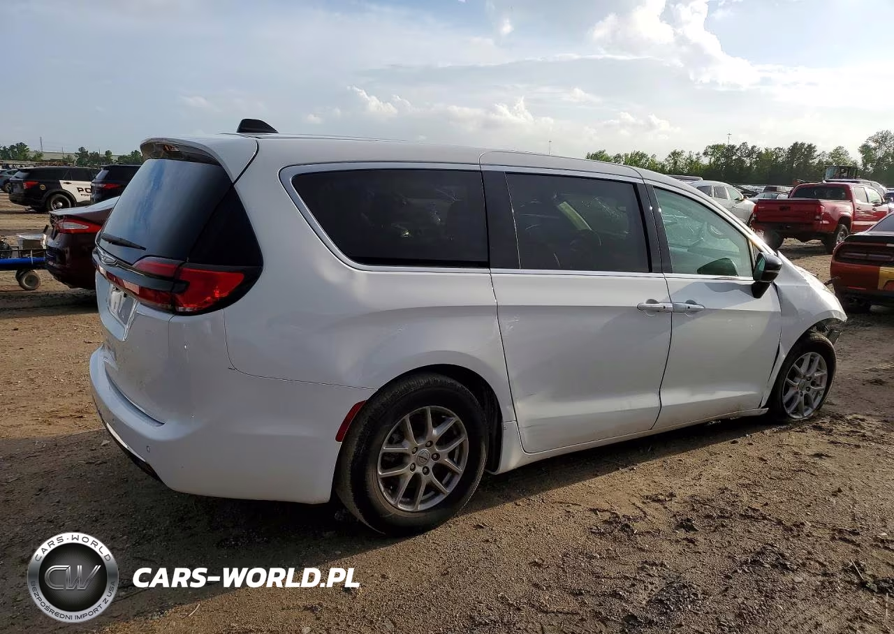 2024 Chrysler Pacifica Touring L VIN:2C4RC1BG1RR125218 - 3