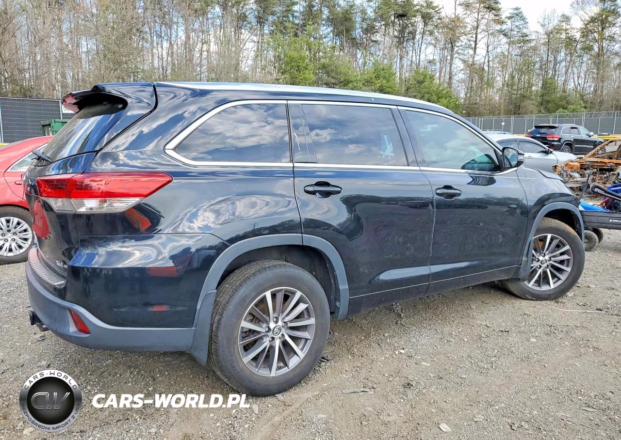 2018 Toyota Highlander Xle VIN:5TDJZRFH8JS543123 - 3