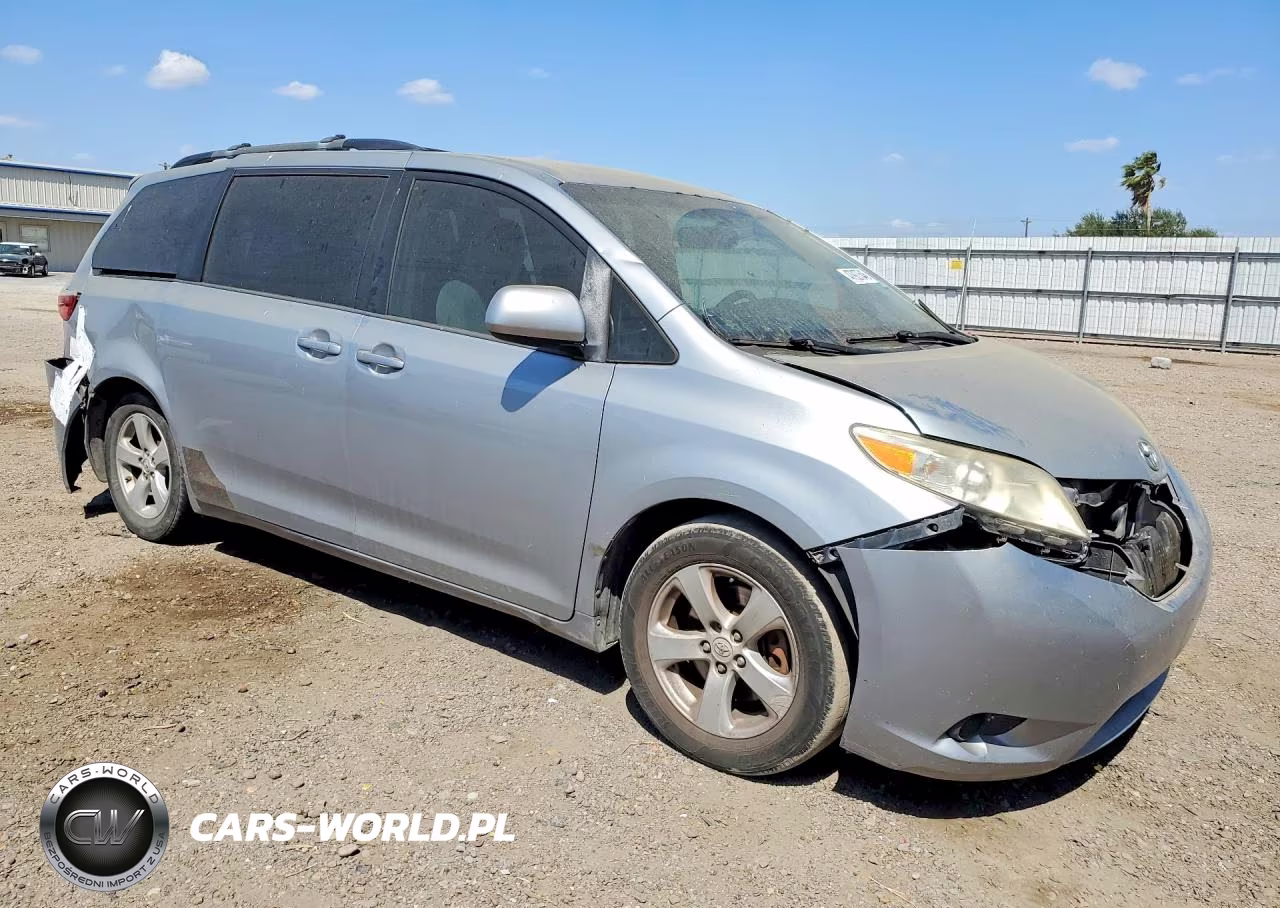 2016 Toyota Sienna VIN:5TDKK3DC5GS696967 - 4