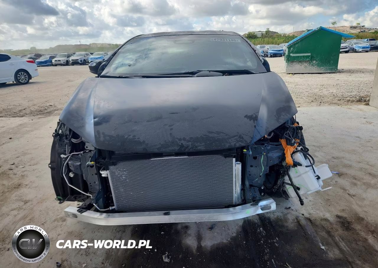 2025 Toyota Prius Xle VIN:JTDACAAU6S3057503 - 5