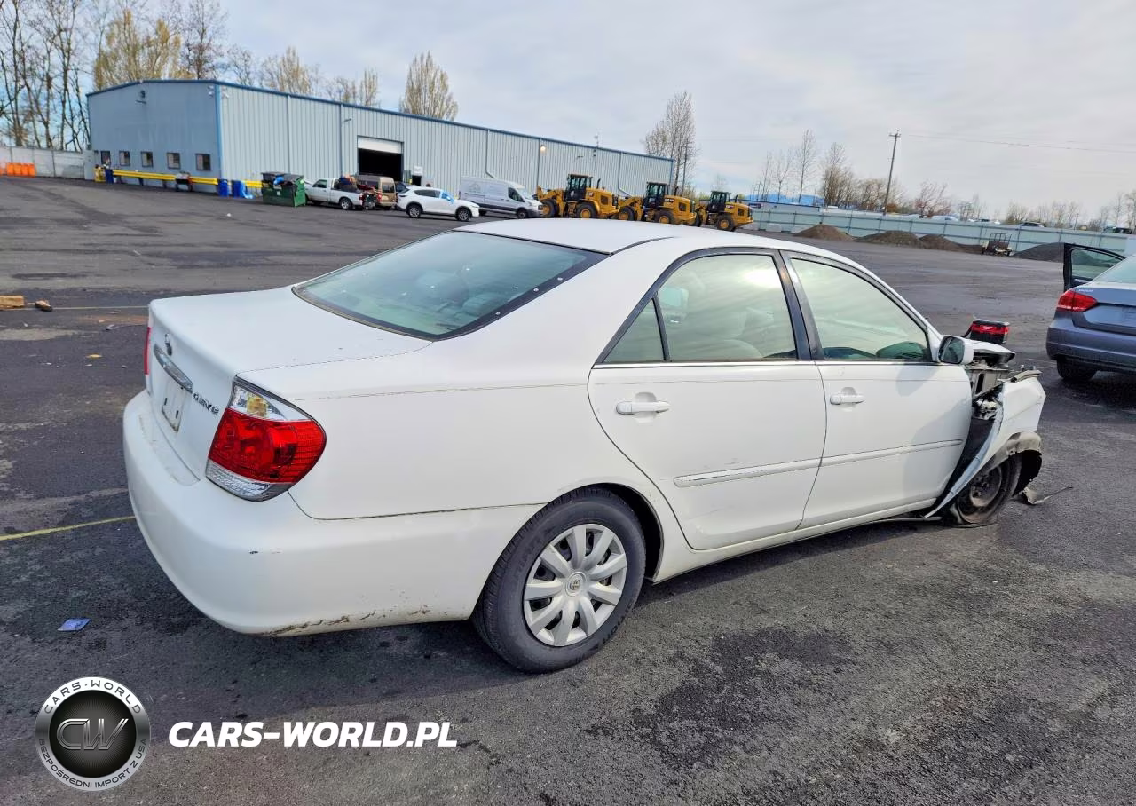 2005 Toyota Camry Le VIN:4T1BE32K15U600399 - 3