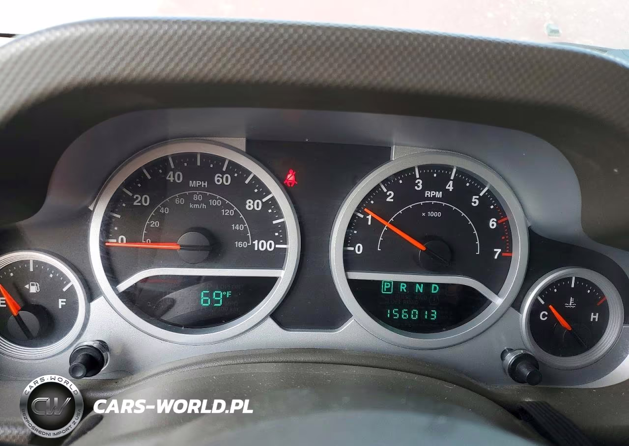 2007 Jeep Wrangler Sahara VIN:1J8GA59147L113973 - 9