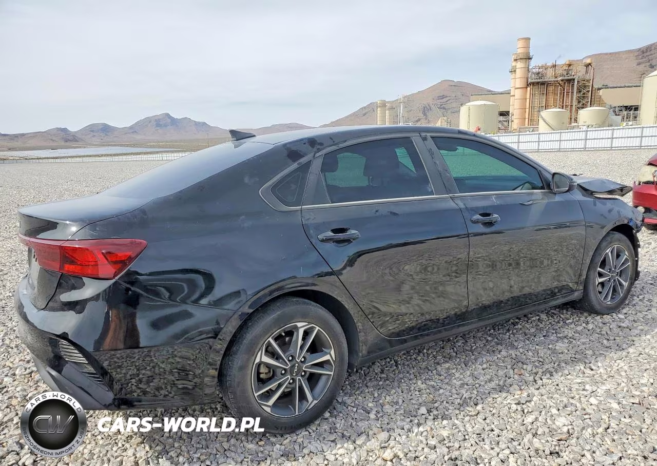 2024 Kia Forte Lxs VIN:3KPF24AD9RE696083 - 3