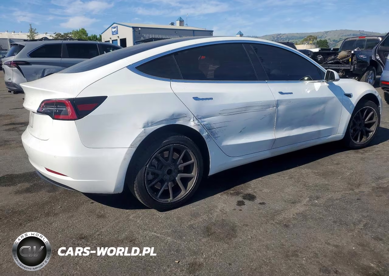 2018 Tesla Model 3 VIN:5YJ3E1EAXJF161657 - 3