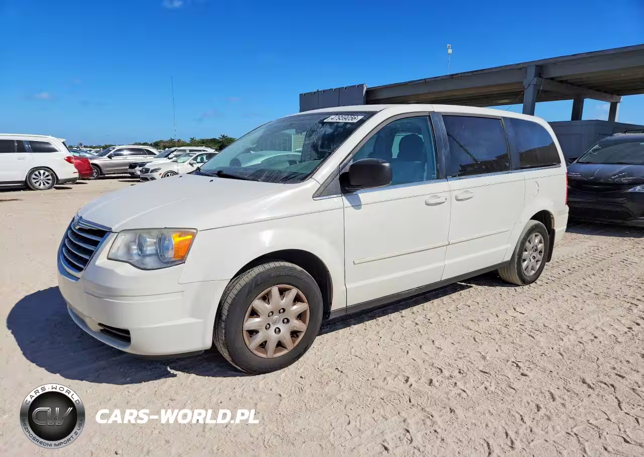 2010 Chrysler Town & Country Lx