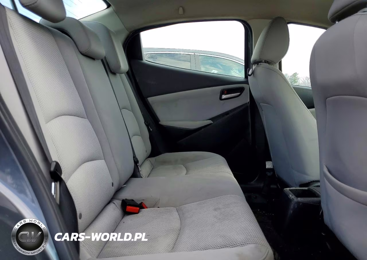 2019 Toyota Yaris L VIN:3MYDLBYV0KY521427 - 10