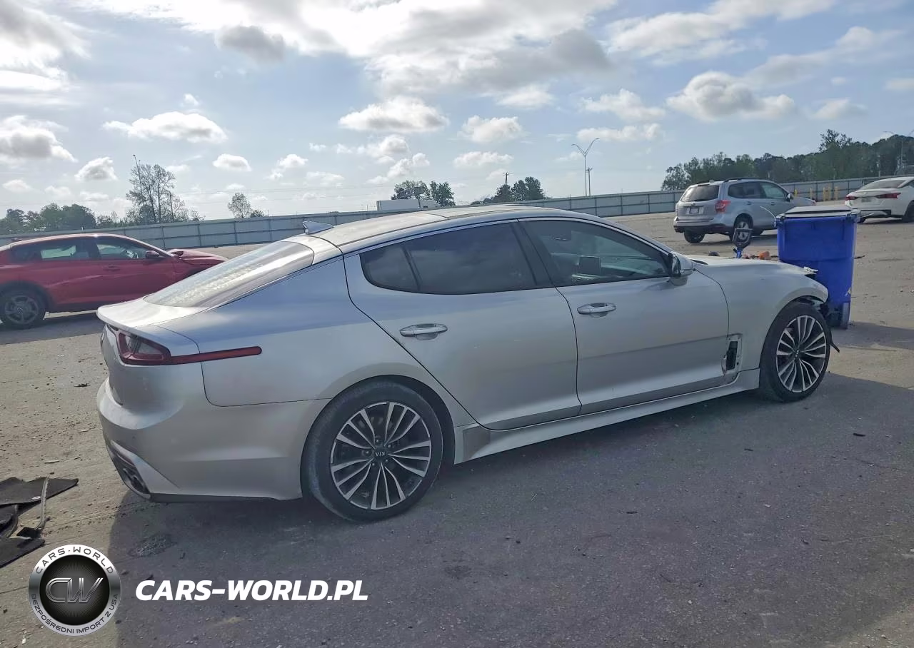 2018 Kia Stinger Premium VIN:KNAE25LA0J6015319 - 3