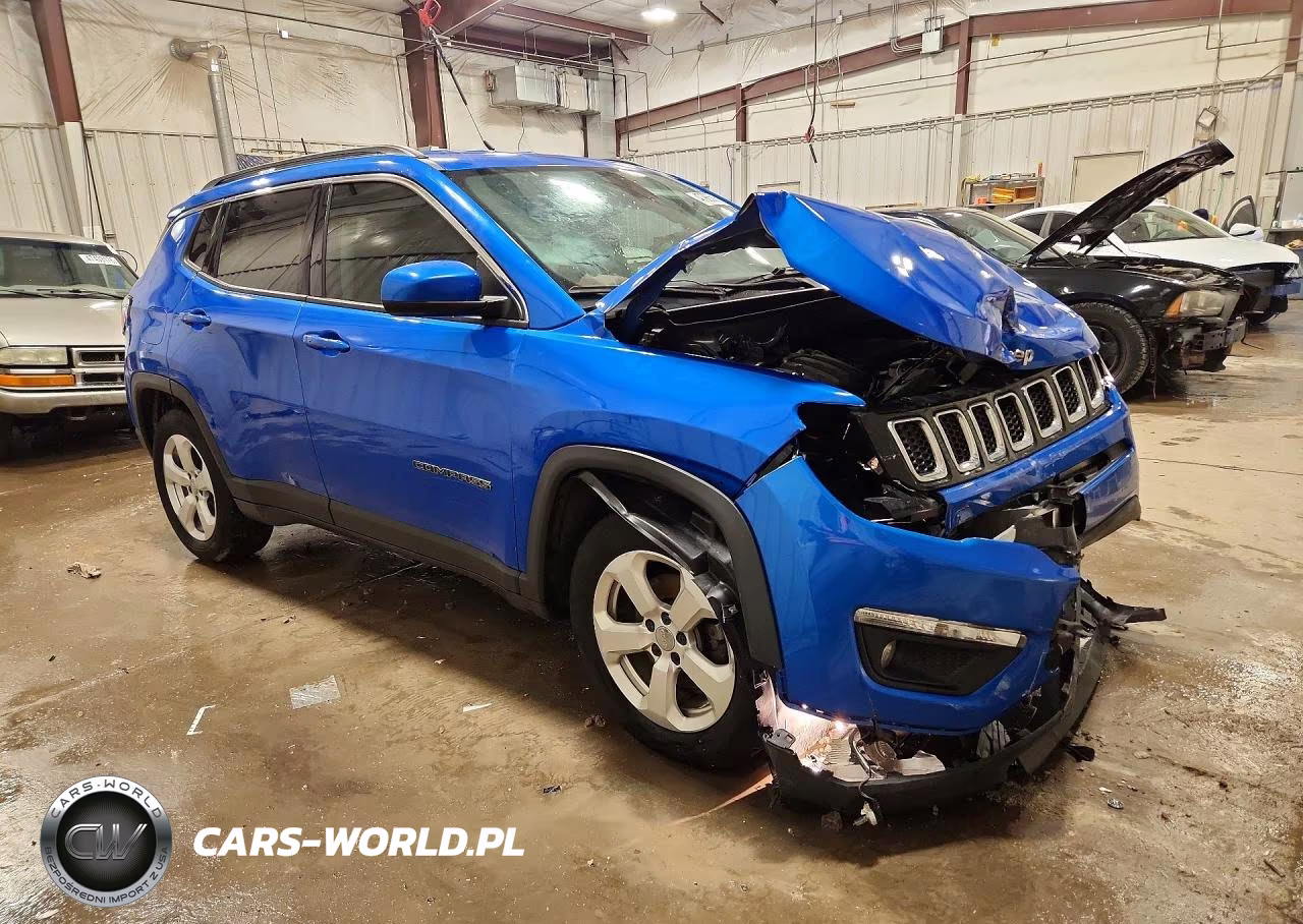 2018 Jeep Compass Latitude VIN:3C4NJCBB3JT108796 - 4