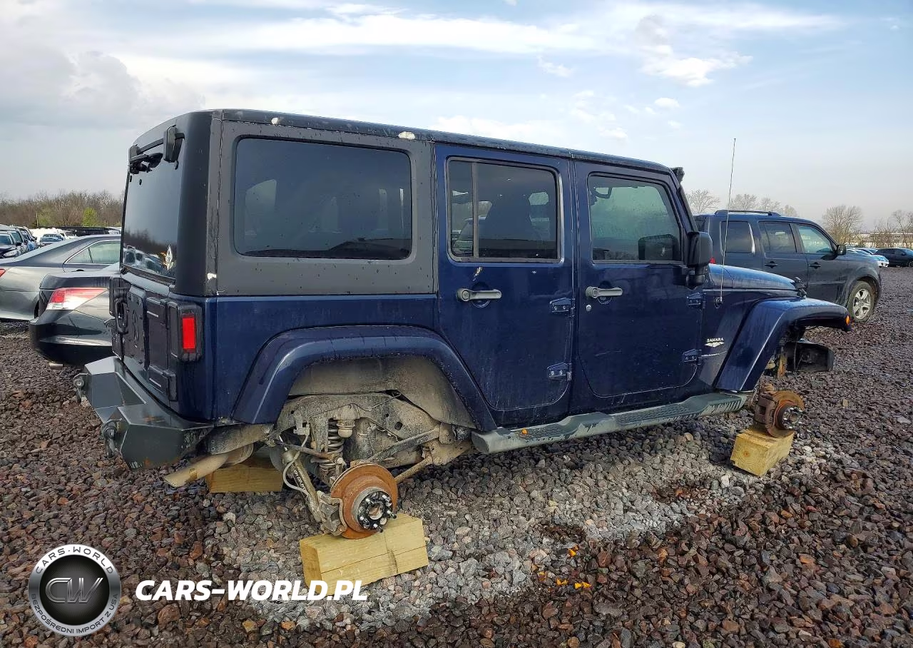 2013 Jeep Wrangler Unlimited Sahara VIN:1C4BJWEG5DL584074 - 3