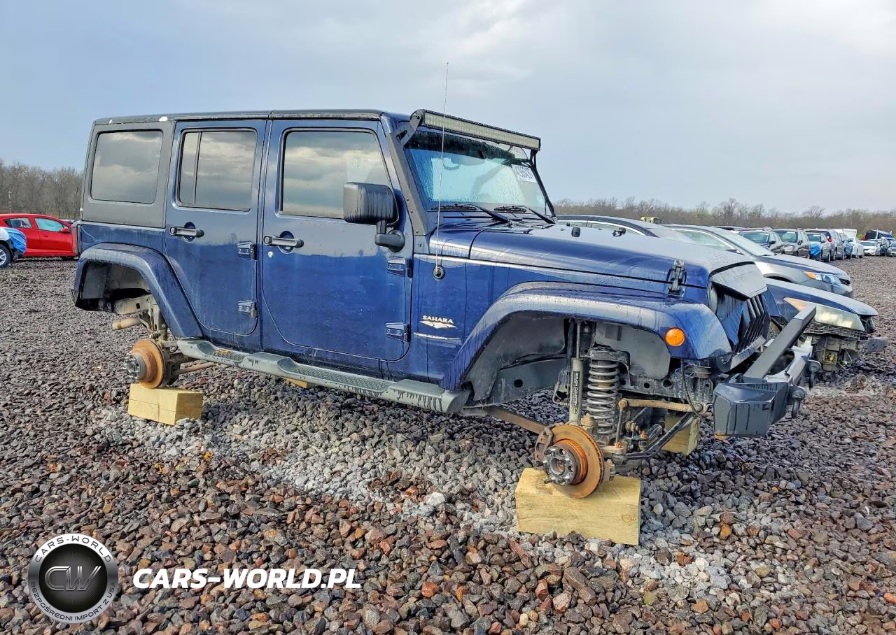 2013 Jeep Wrangler Unlimited Sahara VIN:1C4BJWEG5DL584074 - 4