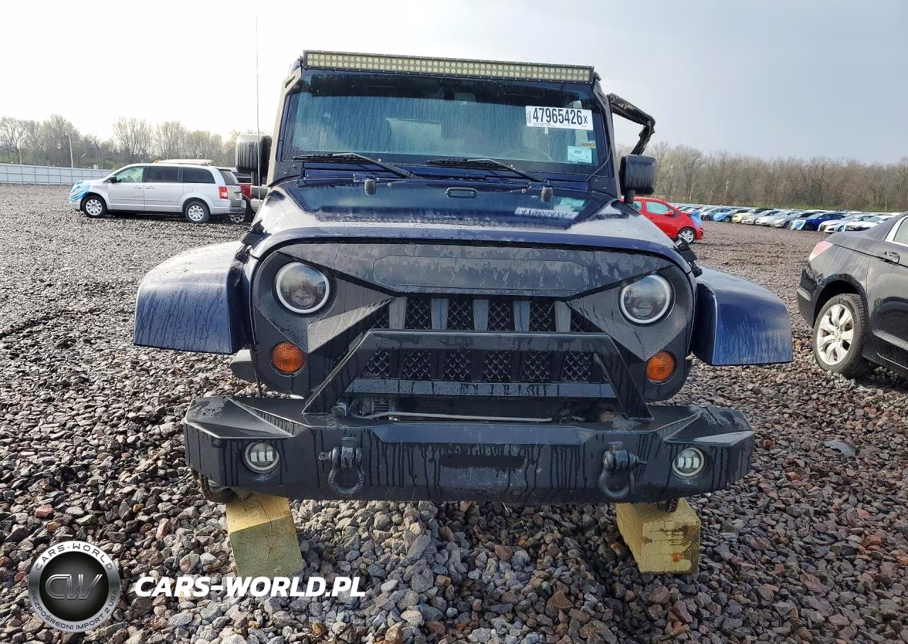 2013 Jeep Wrangler Unlimited Sahara VIN:1C4BJWEG5DL584074 - 5