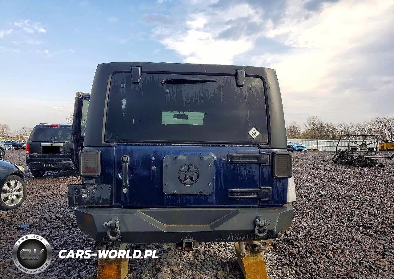 2013 Jeep Wrangler Unlimited Sahara VIN:1C4BJWEG5DL584074 - 6