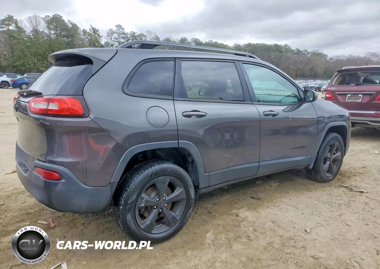 2015 Jeep Cherokee Latitude VIN:1C4PJMCS4FW789260 - 3