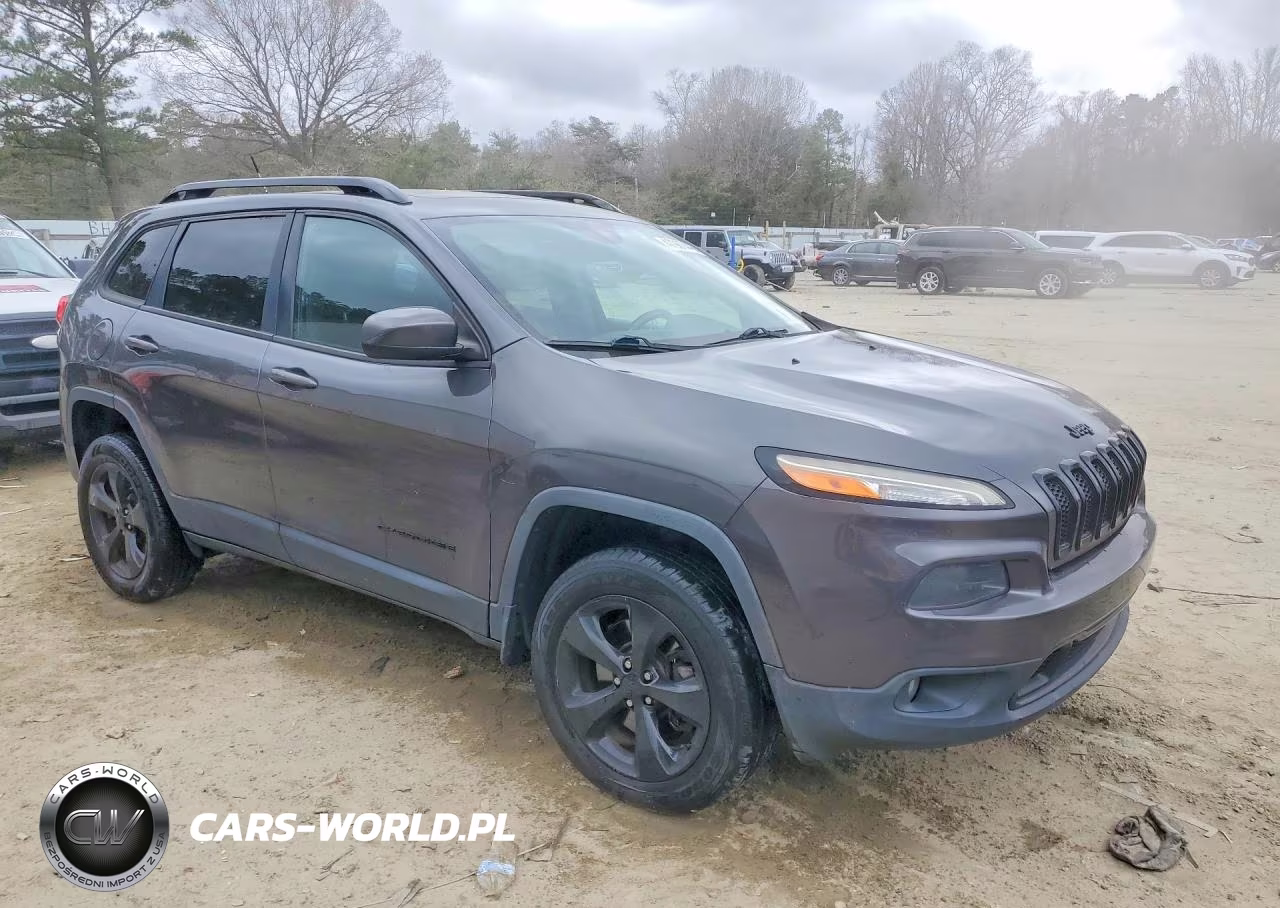 2015 Jeep Cherokee Latitude VIN:1C4PJMCS4FW789260 - 4