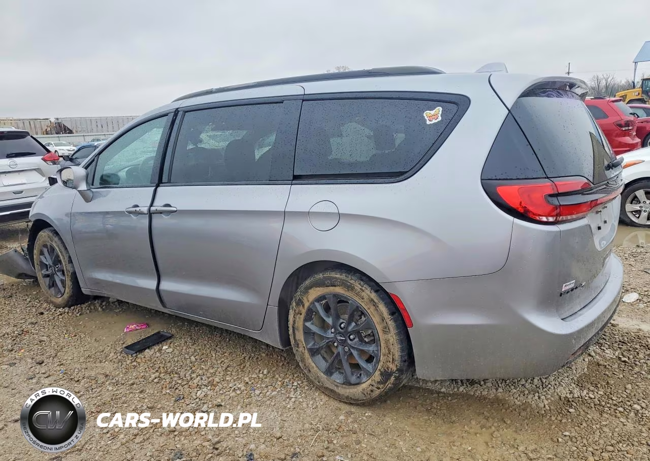 2021 Chrysler Pacifica Touring VIN:2C4RC1FG3MR513053 - 2