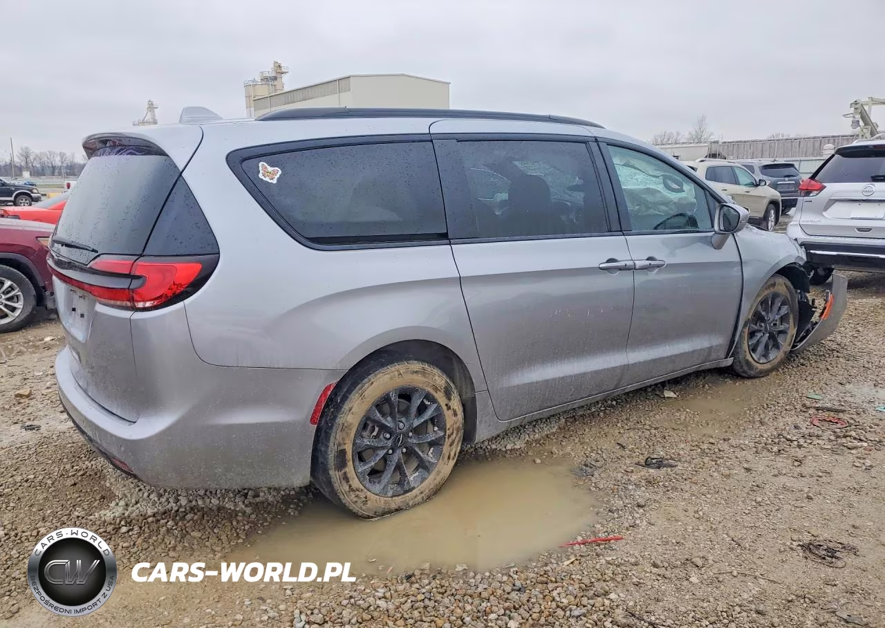 2021 Chrysler Pacifica Touring VIN:2C4RC1FG3MR513053 - 3
