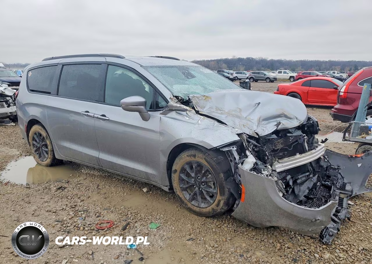 2021 Chrysler Pacifica Touring VIN:2C4RC1FG3MR513053 - 4