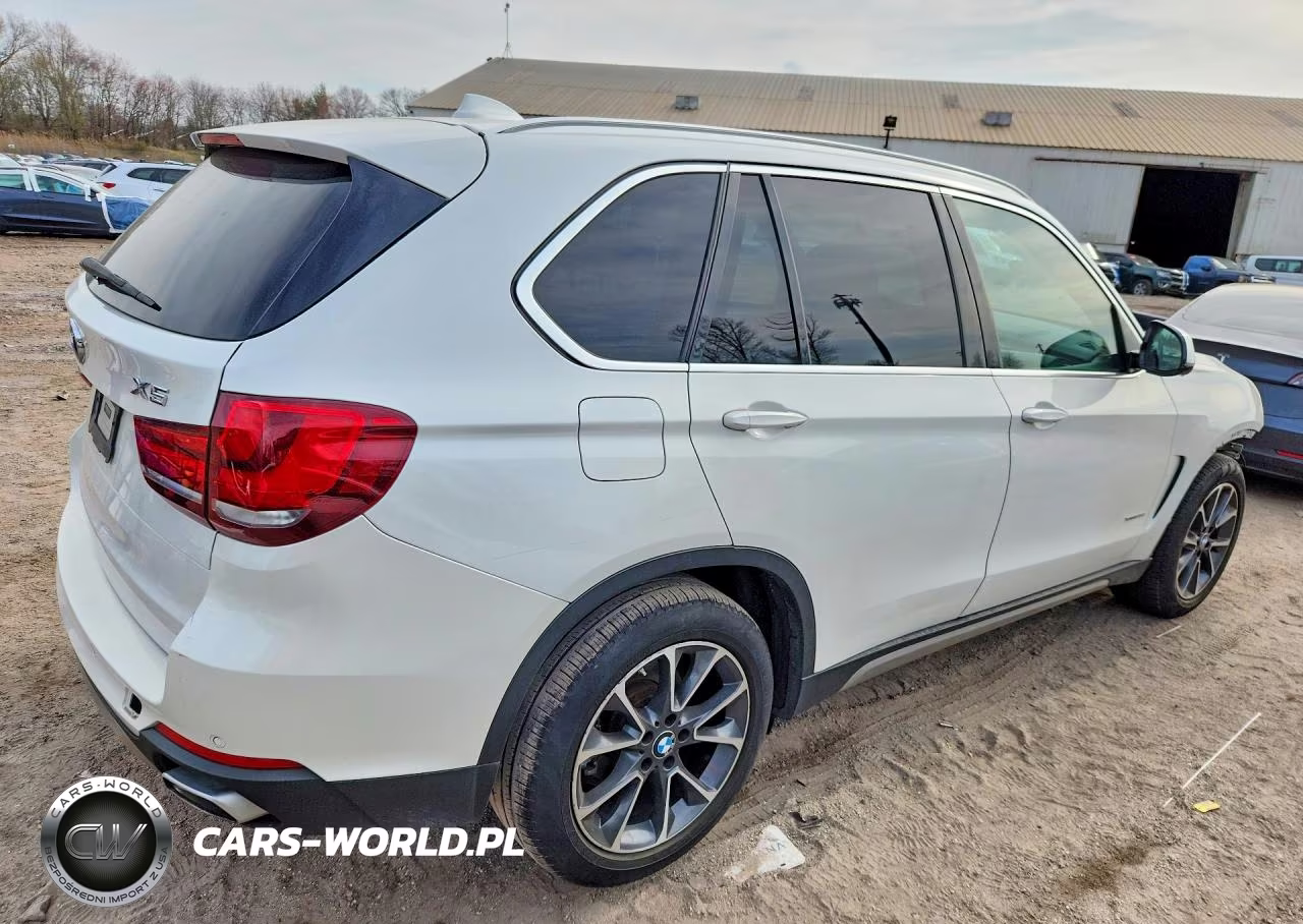 2018 BMW X5 xDrive35I VIN:5UXKR0C57J0Y06309 - 3