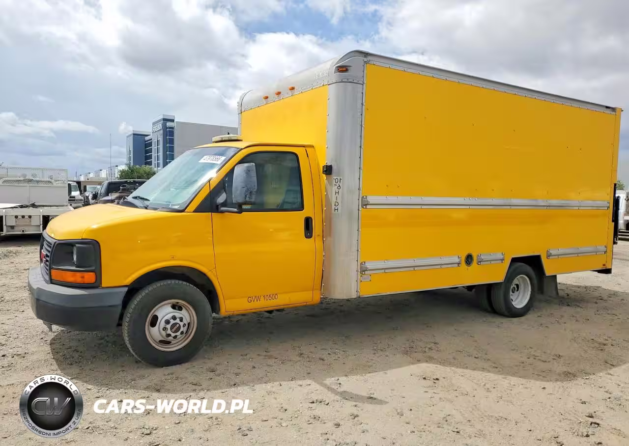 2009 GMC Savana Cut - Box Truck