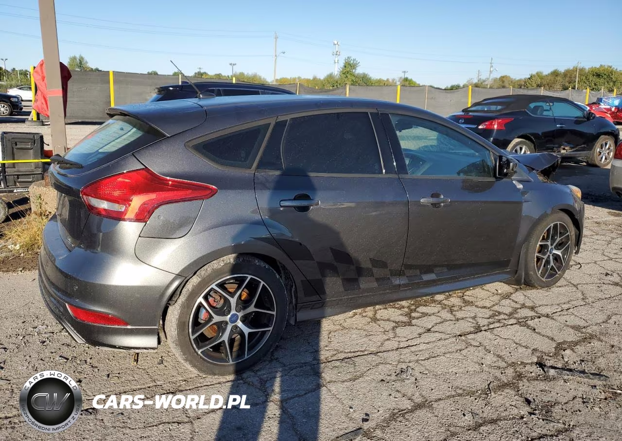 2015 Ford Focus Se VIN:1FADP3K23FL217553 - 3