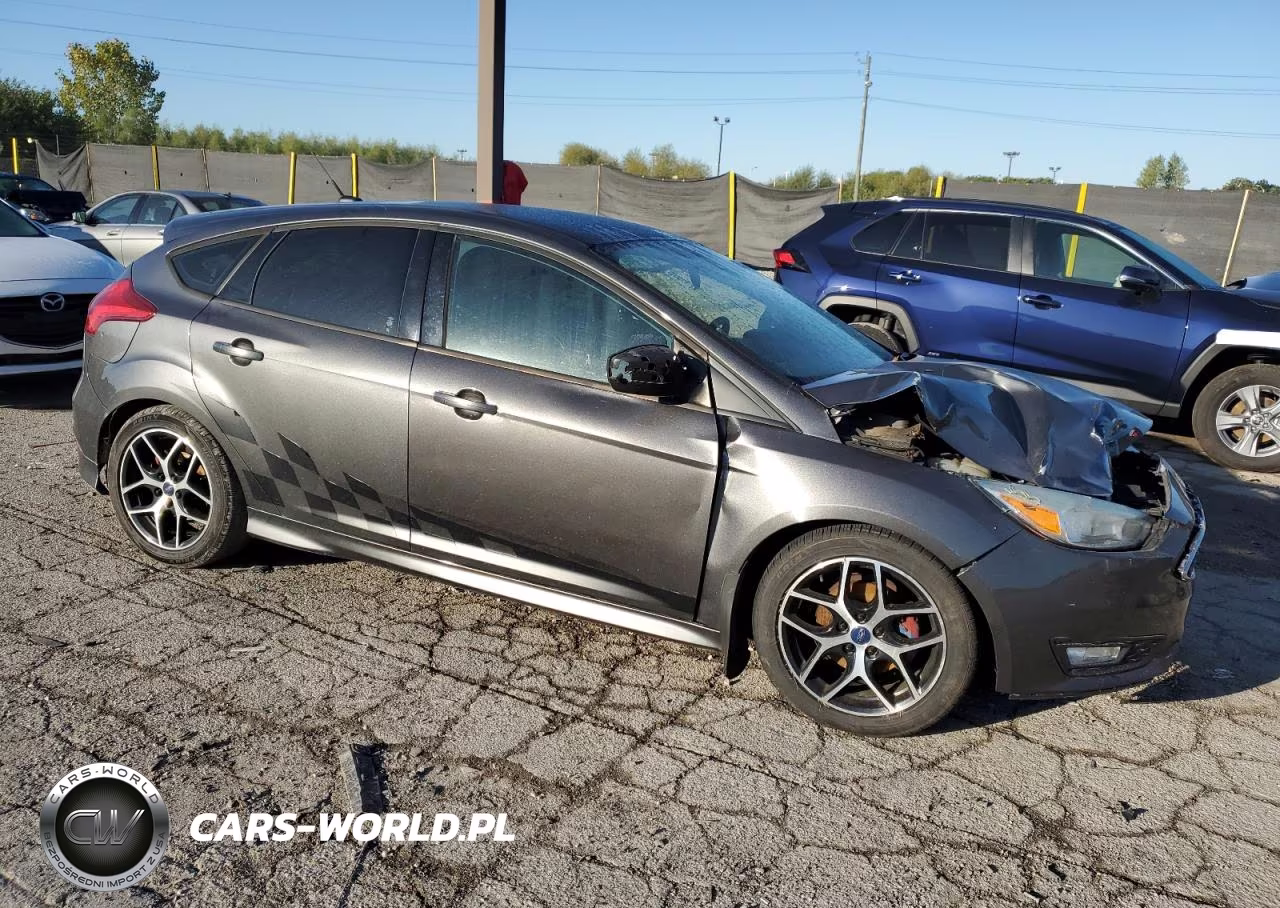 2015 Ford Focus Se VIN:1FADP3K23FL217553 - 4