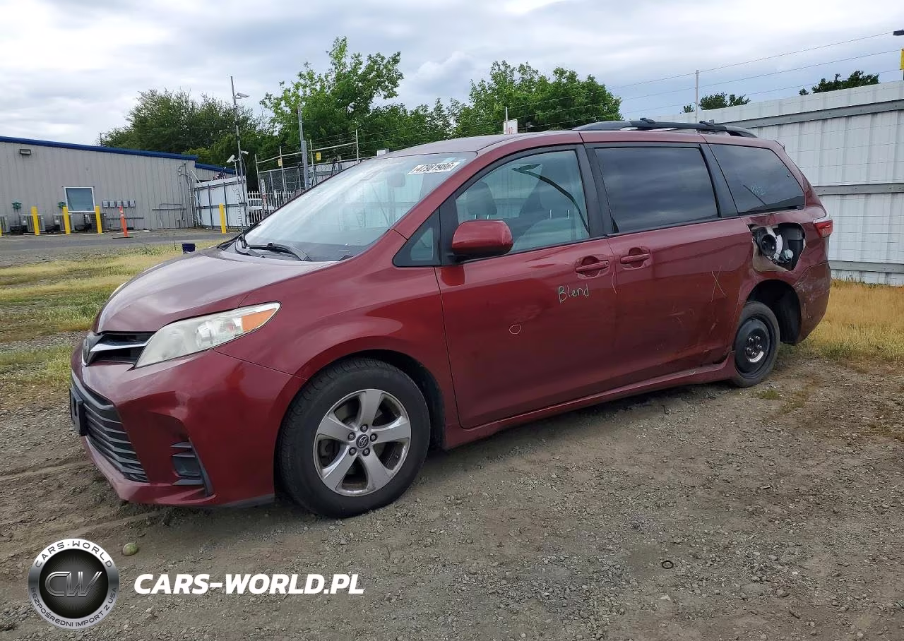 2018 Toyota Sienna Le 8-Passenger