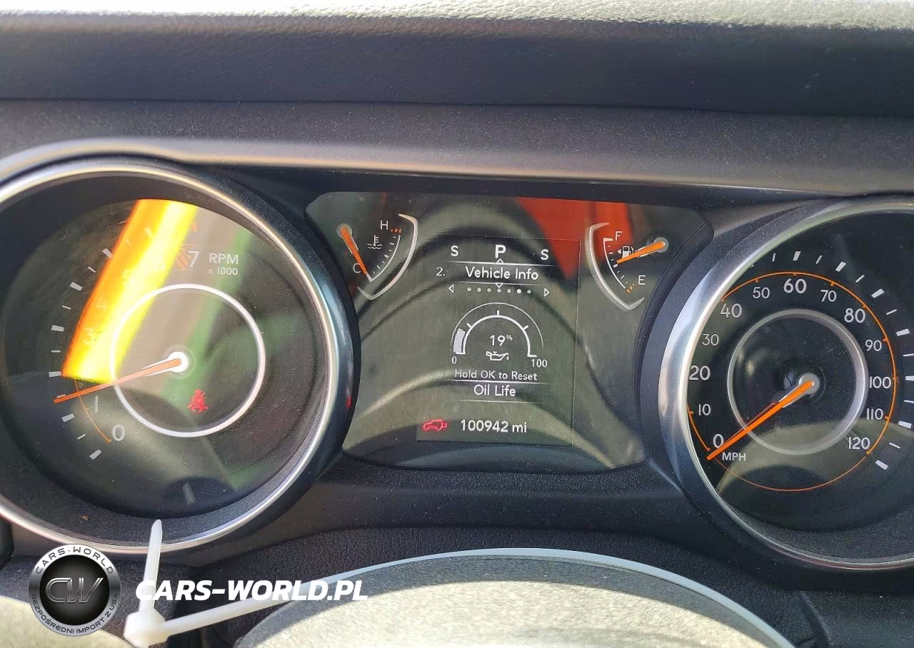 2020 Jeep Wrangler Unlimited Sport VIN:1C4HJXDG8LW201548 - 9