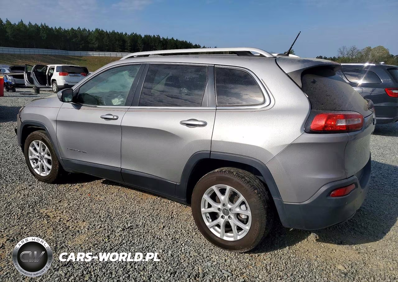 2015 Jeep Cherokee Latitude VIN:1C4PJLCB0FW531165 - 2