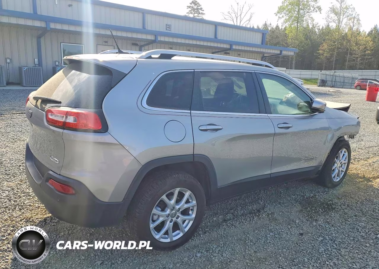 2015 Jeep Cherokee Latitude VIN:1C4PJLCB0FW531165 - 3