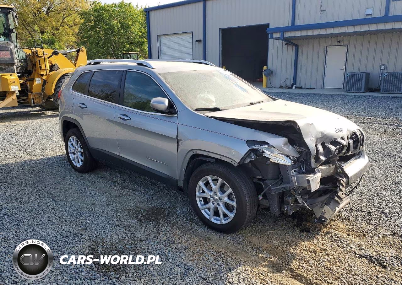2015 Jeep Cherokee Latitude VIN:1C4PJLCB0FW531165 - 4