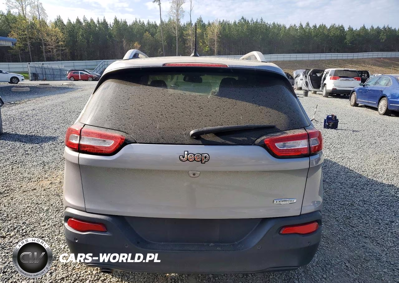 2015 Jeep Cherokee Latitude VIN:1C4PJLCB0FW531165 - 6