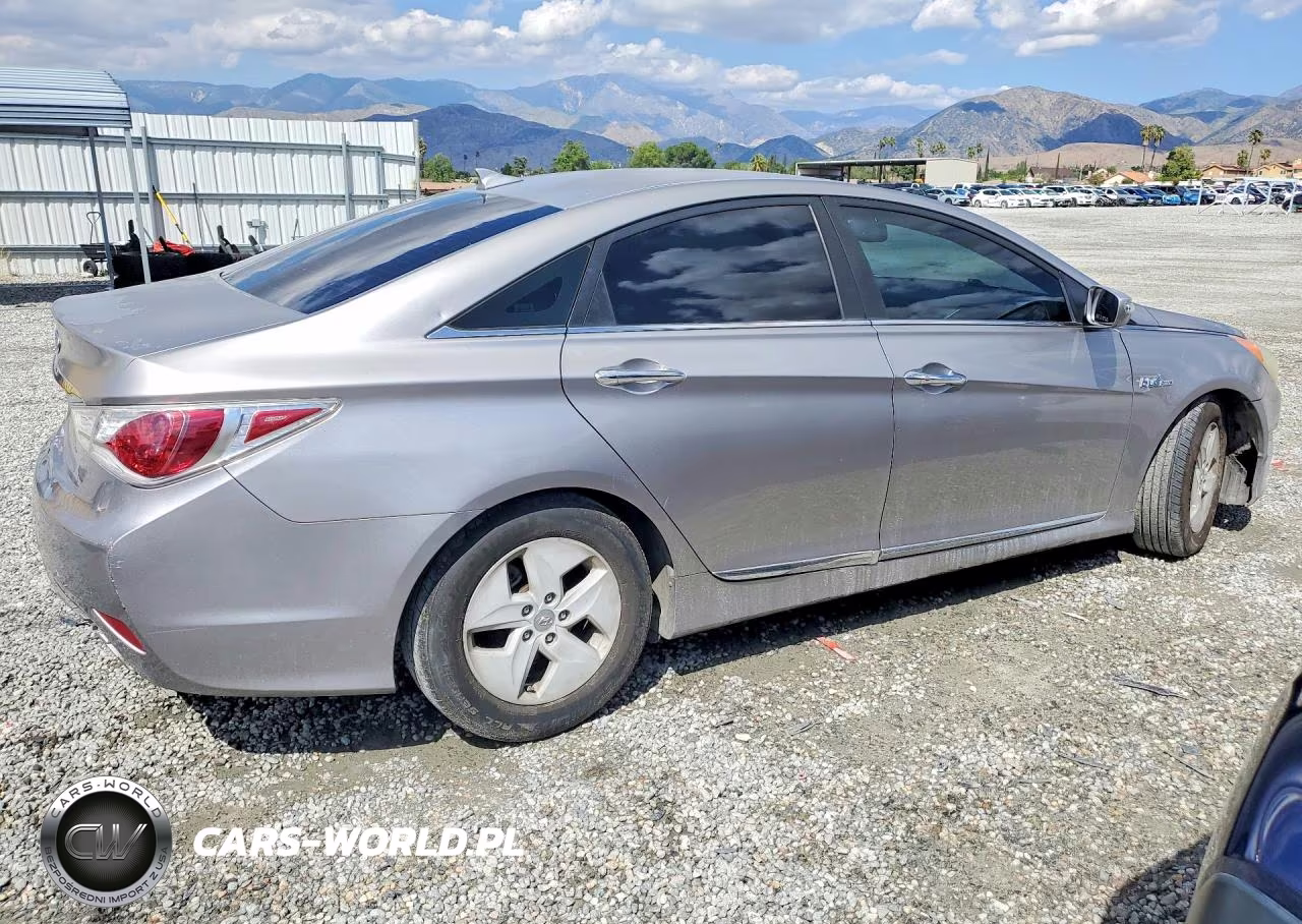 2012 Hyundai Sonata Hybrid Base VIN:KMHEC4A47CA037708 - 3