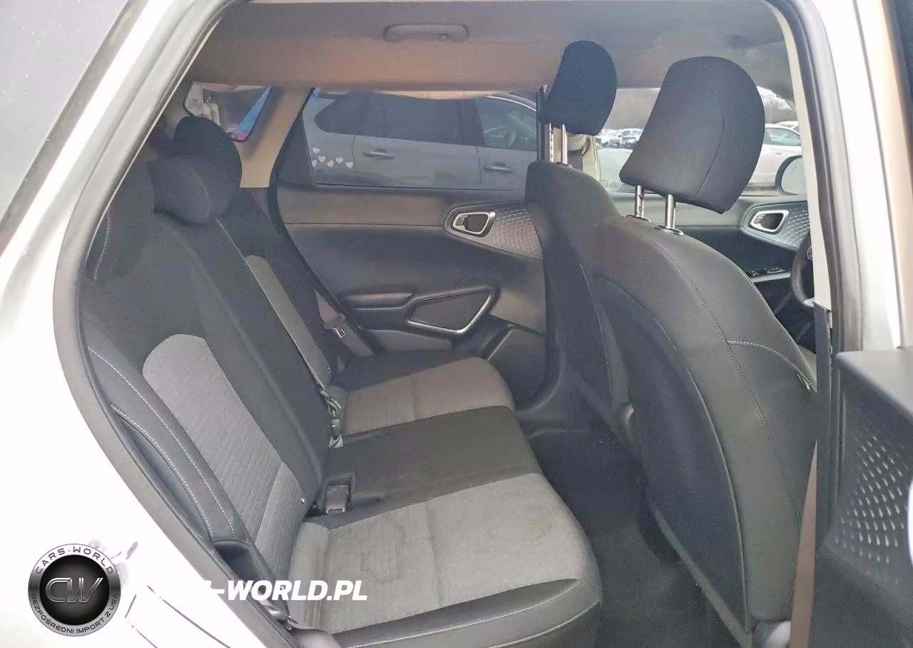 2021 Kia Soul S VIN:KNDJ23AU2M7772885 - 11