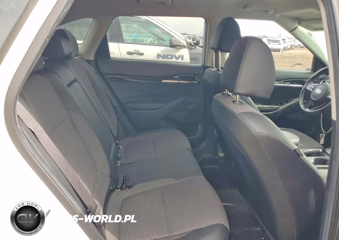 2021 Kia Seltos S VIN:KNDEUCAA8M7155752 - 11