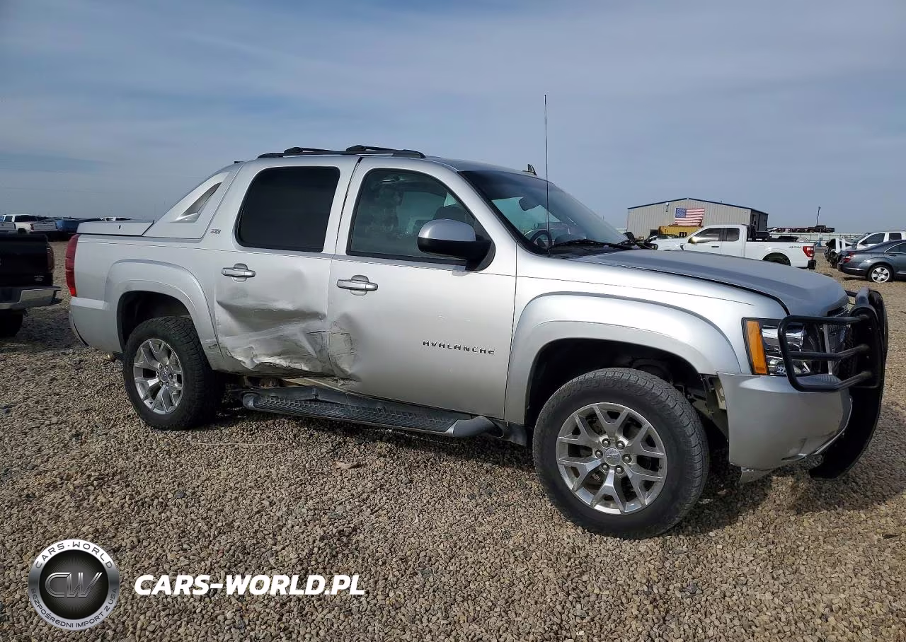 2011 Chevrolet Avalanche Lt VIN:3GNTKFE31BG144451 - 4