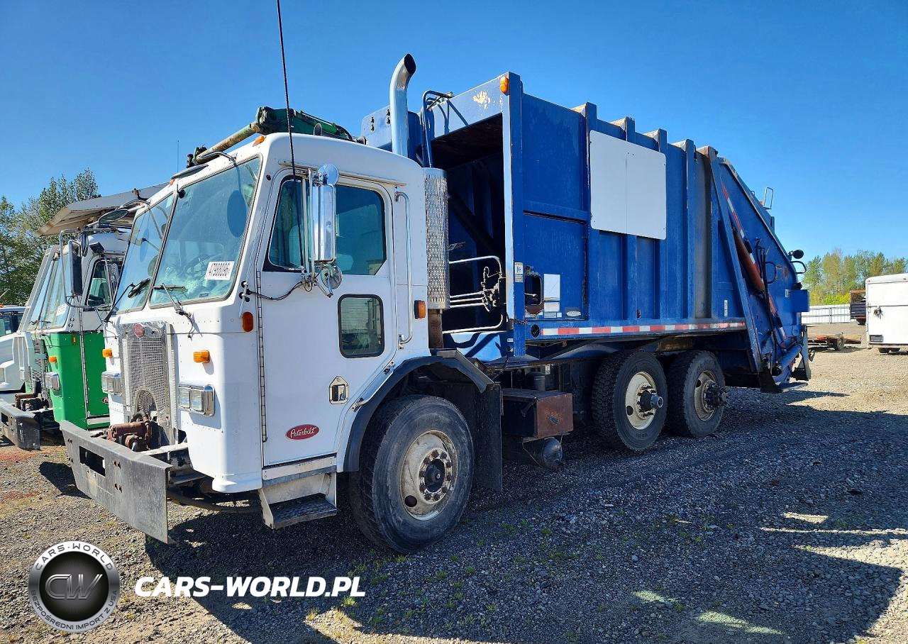 2001 Peterbilt 320