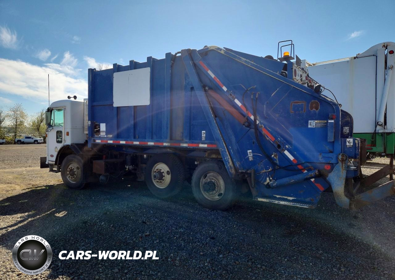 2001 Peterbilt 320 VIN:1NPZH07X71D713046 - 2