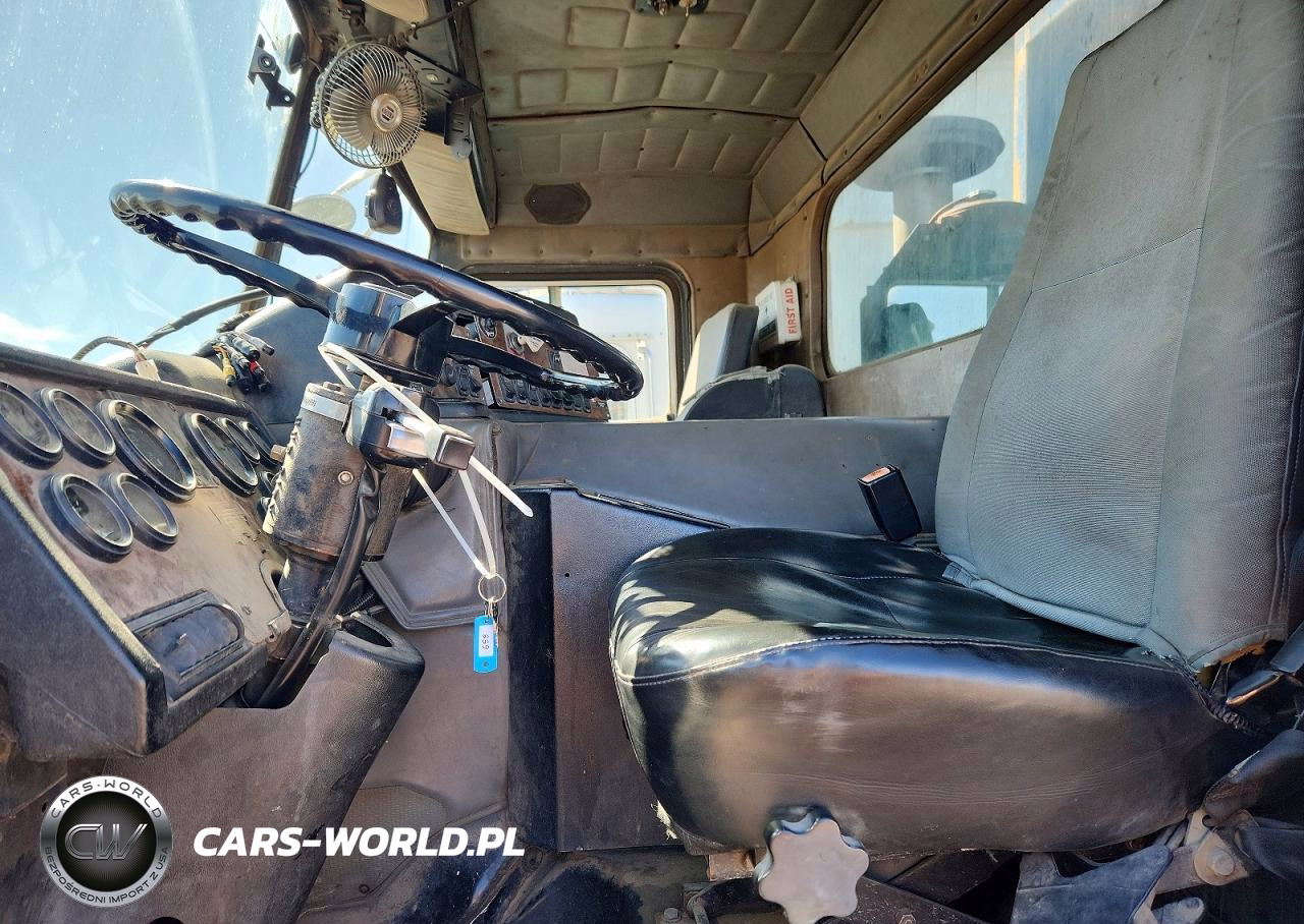 2001 Peterbilt 320 VIN:1NPZH07X71D713046 - 7