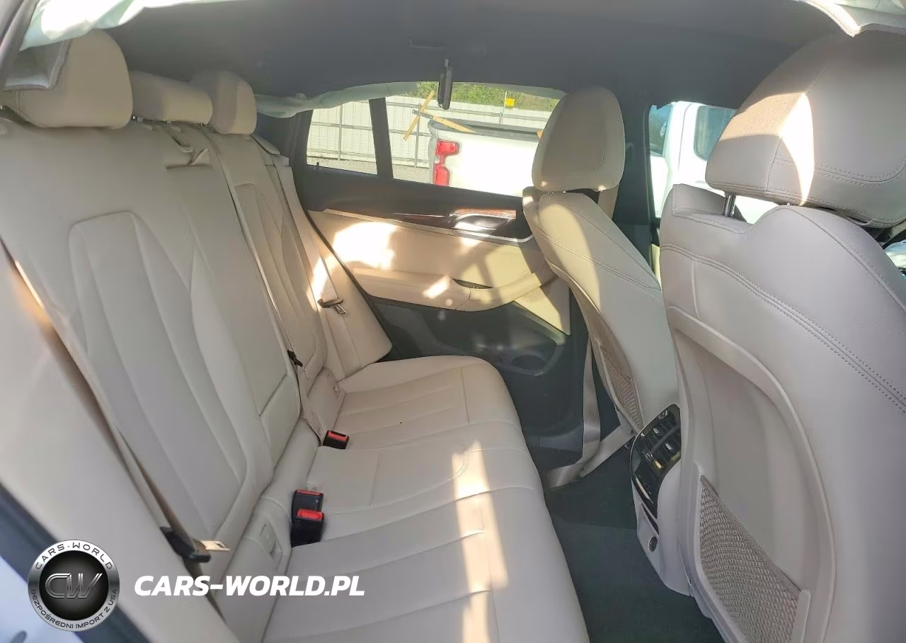 2019 BMW X4 xDrive30I VIN:5UXUJ3C57KLG56299 - 10