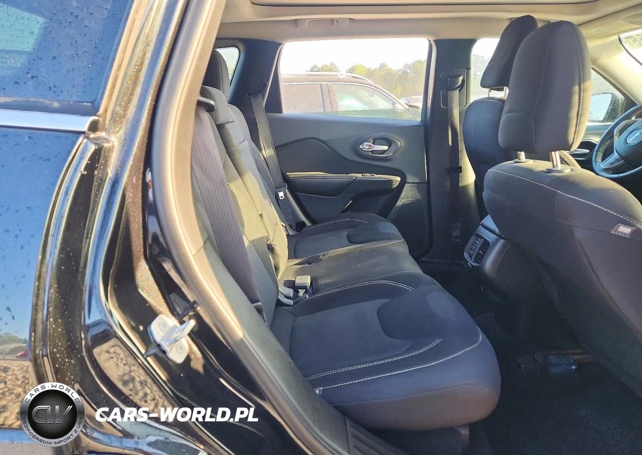 2015 Jeep Cherokee Latitude VIN:1C4PJMCB9FW792221 - 10