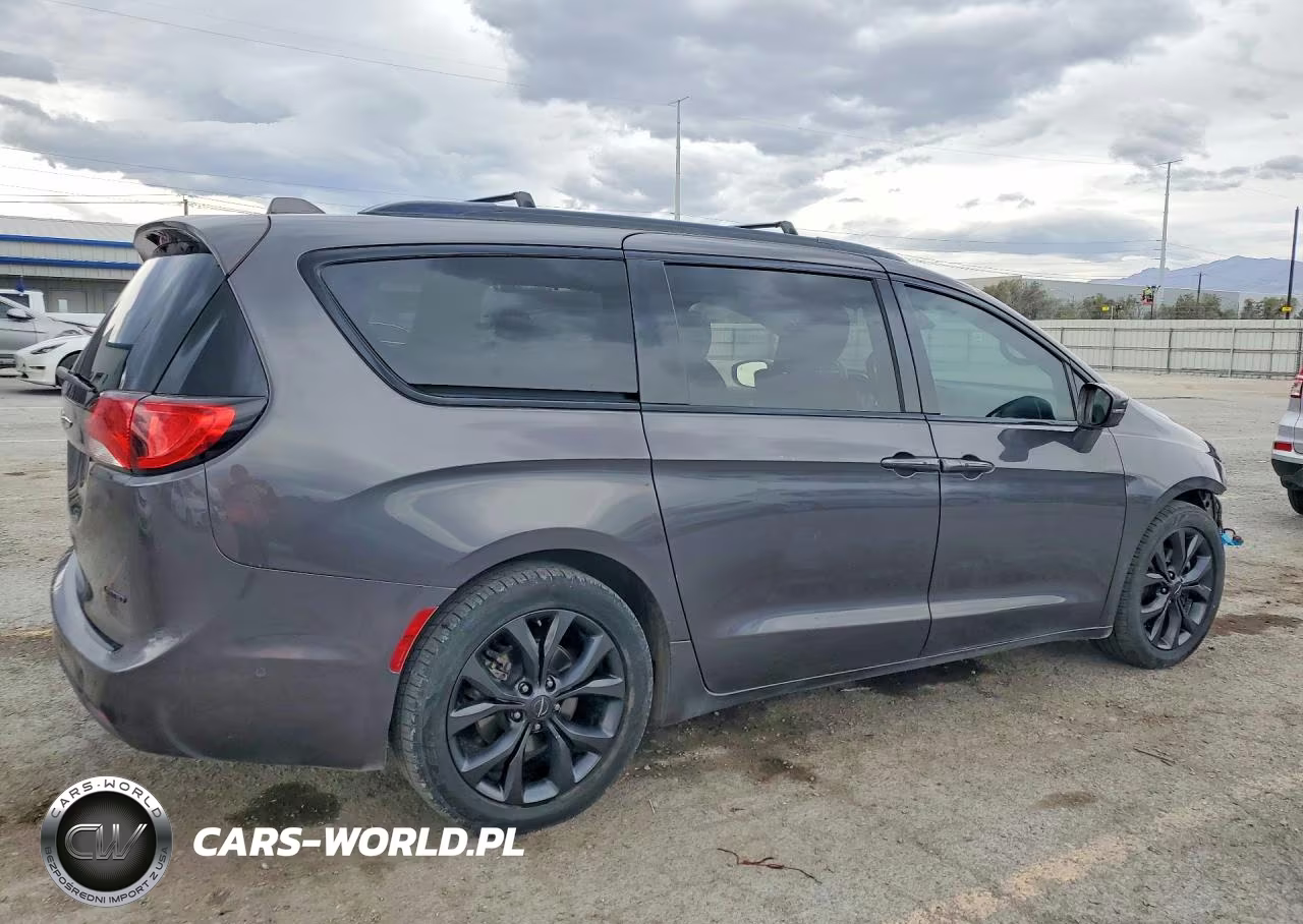 2018 Chrysler Pacifica Limited VIN:2C4RC1GG0JR259893 - 3