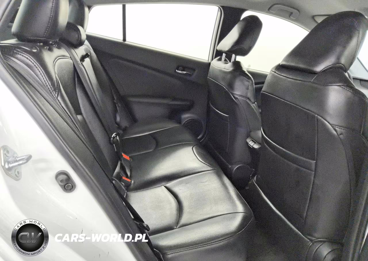 2021 Toyota Prius Le VIN:JTDKAMFU5M3148396 - 10