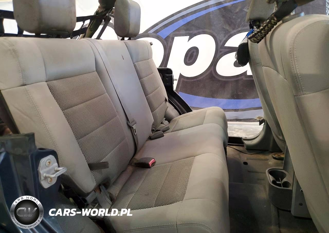 2008 Jeep Wrangler Unlimited Sahara VIN:1J4GA59148L520839 - 10