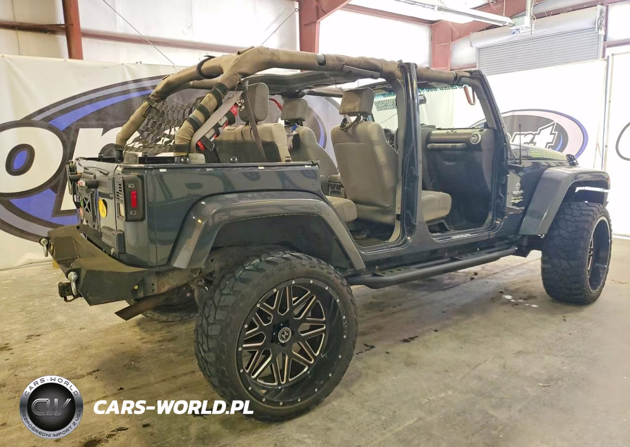 2008 Jeep Wrangler Unlimited Sahara VIN:1J4GA59148L520839 - 3