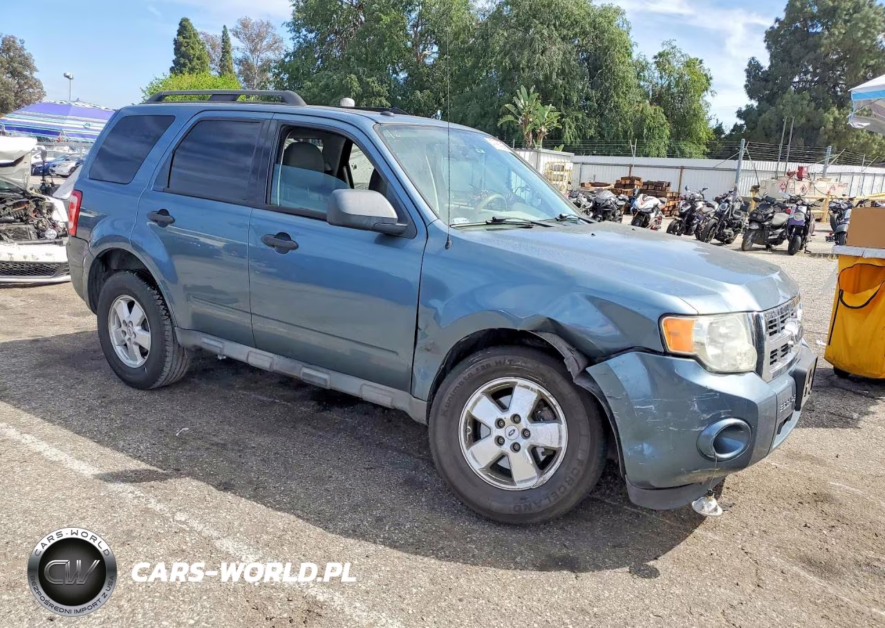2010 Ford Escape Xlt VIN:1FMCU0D70AKA09808 - 4