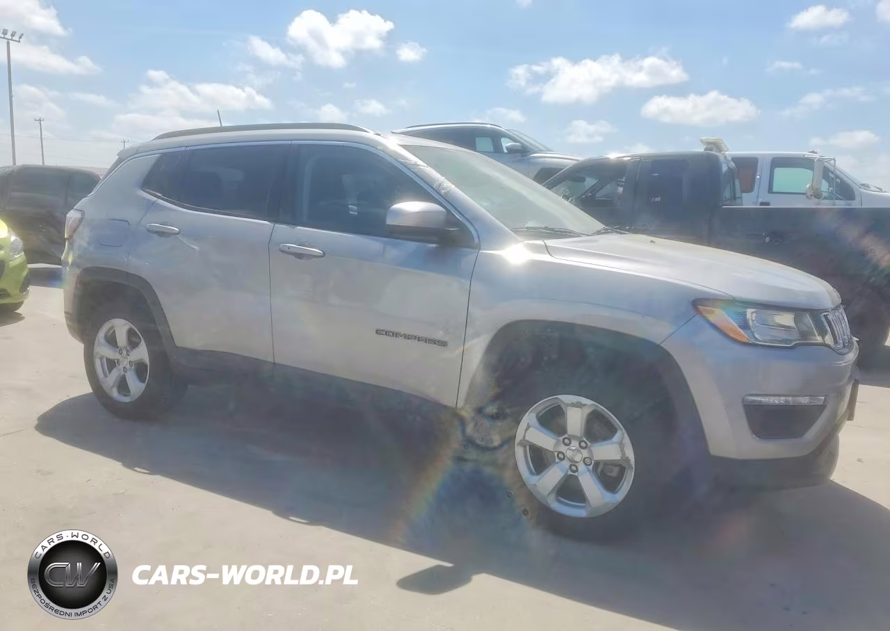 2018 Jeep Compass Latitude VIN:3C4NJDBB0JT270889 - 4