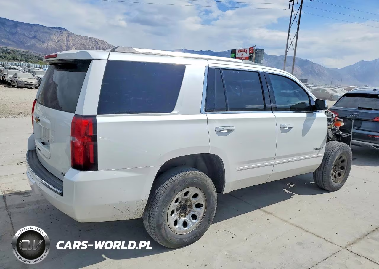 2017 Chevrolet Tahoe K1500 Premier VIN:1GNSKCKC0HR368656 - 3