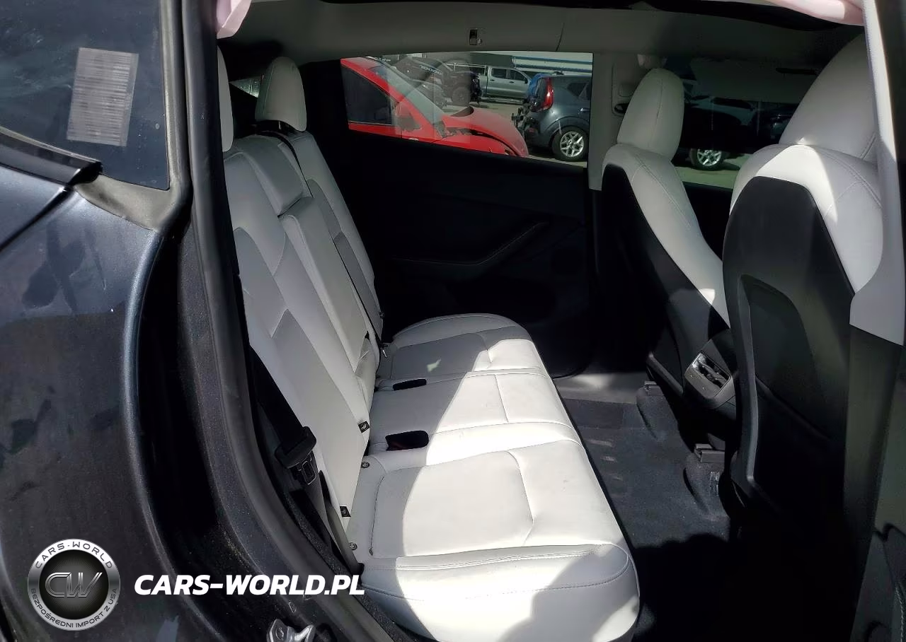 2025 Tesla Model Y VIN:7SAYGDEE5SA360332 - 11
