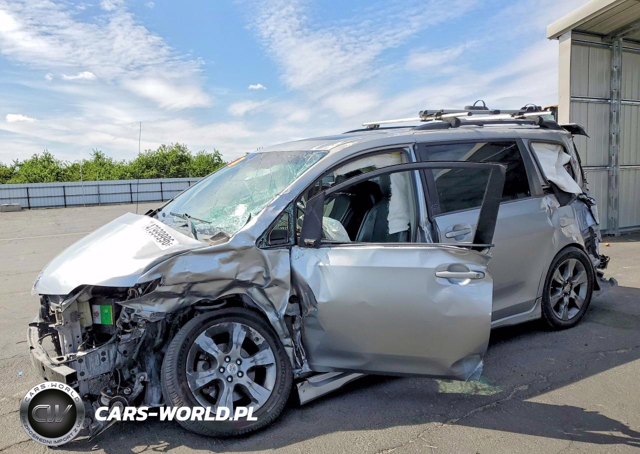 2012 Toyota Sienna Se 8-Passenger