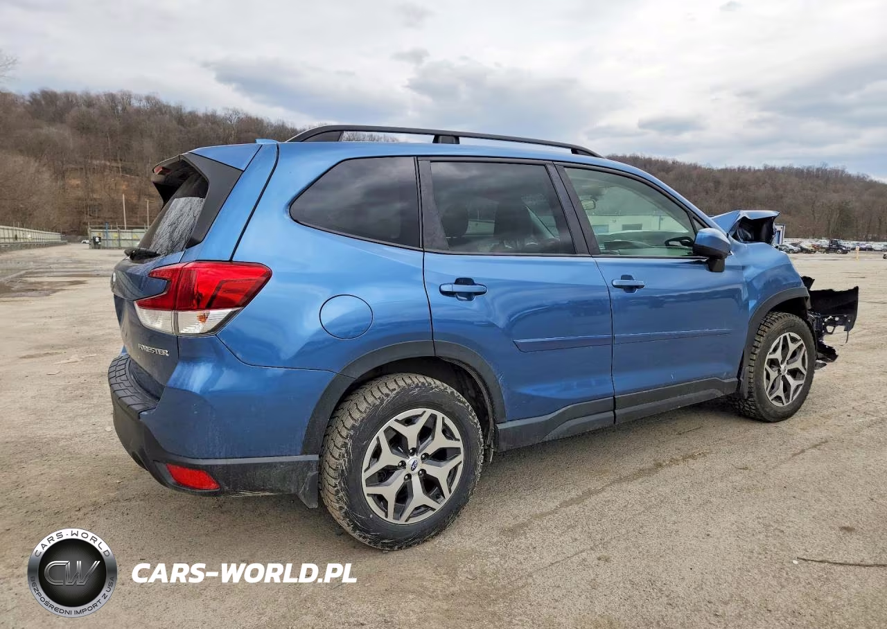 2021 Subaru Forester Premium VIN:JF2SKAFC3MH545824 - 3